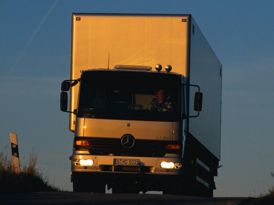  Mercedes-Benz Atego 1323 1998 года  (фото 3 из 6)